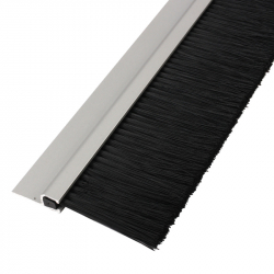 enobi Streifenbürste 8033 - gerade - mit Alu-Profil eloxiert (silber) und 50 mm Bürstenhöhe, Besatz PA6 schwarz glatt, auf Maß